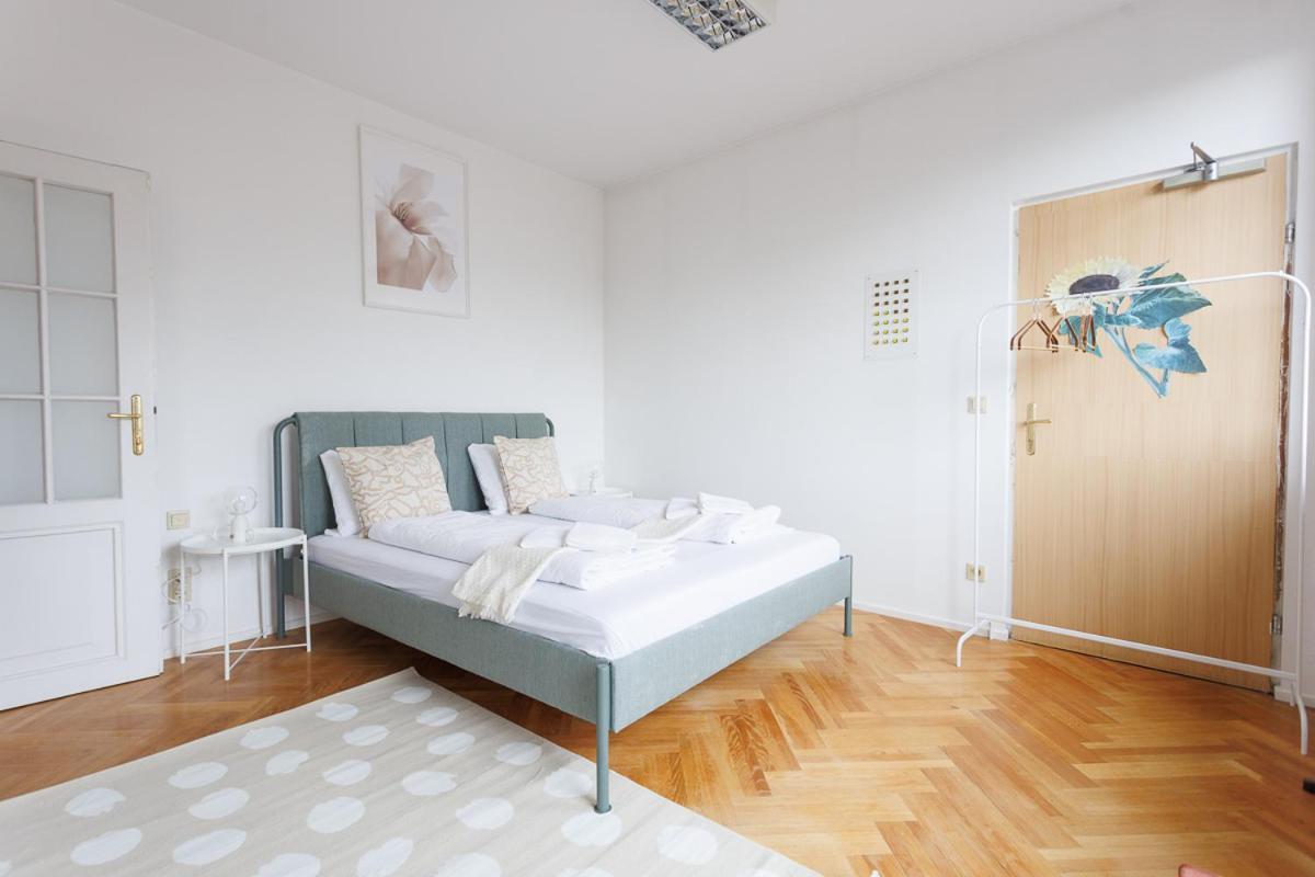 Familien- Und Gruppenparadies Platz Fuer 12 Gaeste Vienna Esterno foto